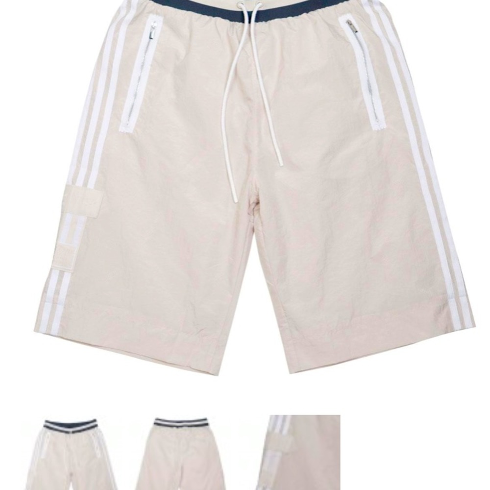 Adidas Bristol studio size large.